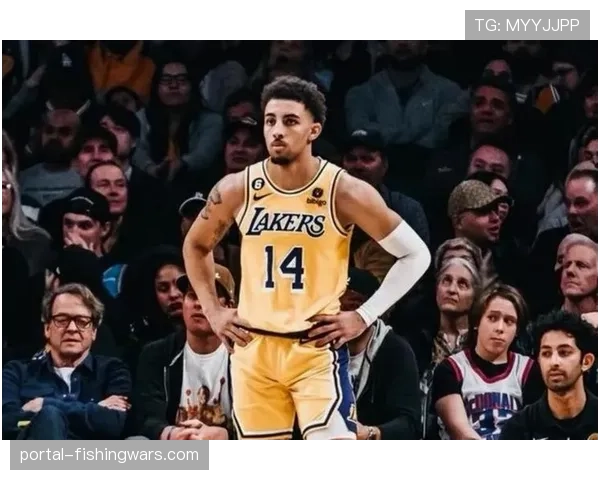 布朗尼和拉拉维亚下半场首发，湖人轮换考察年轻球员